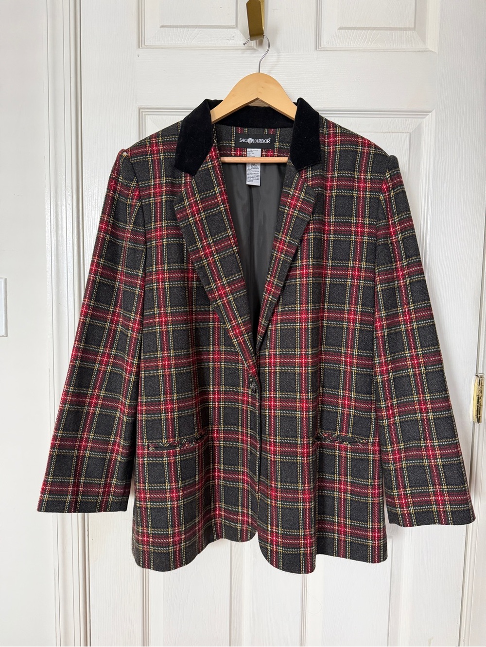 Vintage Sag Habor Wool Tartan Plaid Blazer with Velvet Collar